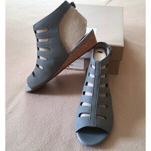 Clarks Women Abigail Sing Grey Nubuck Leather Sandal Sz 10 WIDE Gladiator NIB